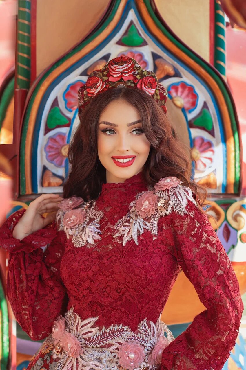 позы для фотосессии в платье